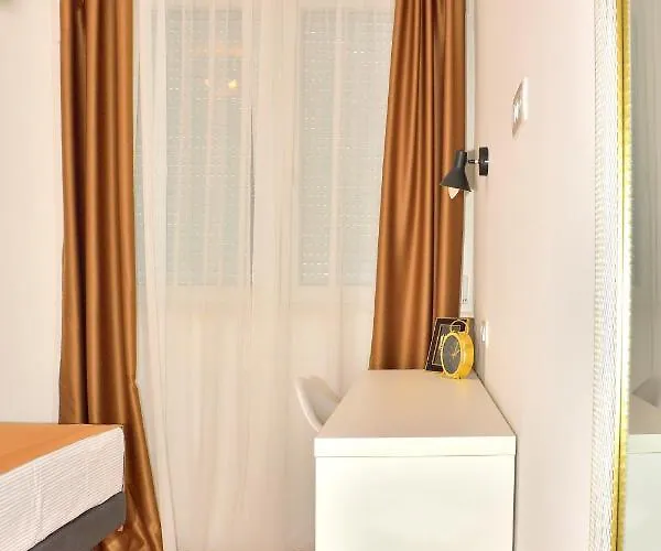 Maia Apartment Split
