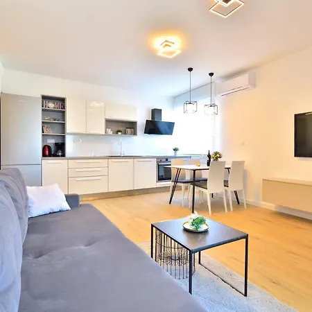 Maia Apartment