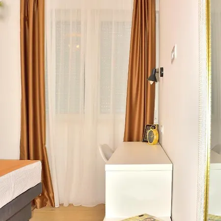 Maia Apartment Split